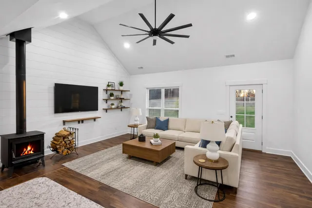 $589,777 | 249 Claypool Road, Bethpage, TN 37022