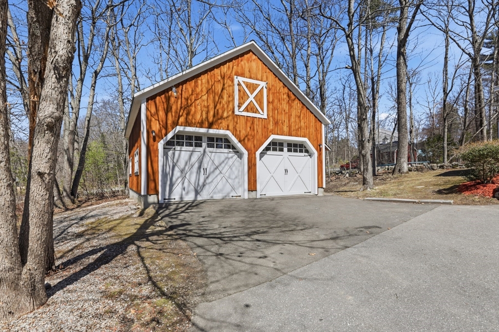 11 Elwood Road Derry, NH 03038 - Photo 2 of 31