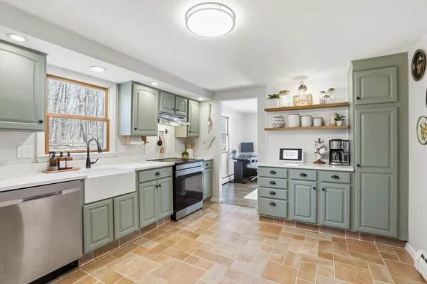 $624,900 | 11 Elwood Road, Derry, NH 03038