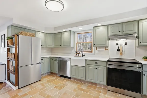 $624,900 | 11 Elwood Road, Derry, NH 03038