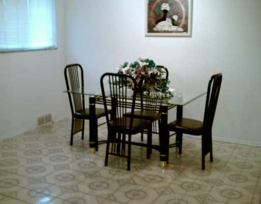 623 Blueberry Road Monroeville, PA 15146 - Photo 4 of 8 Dining Room.