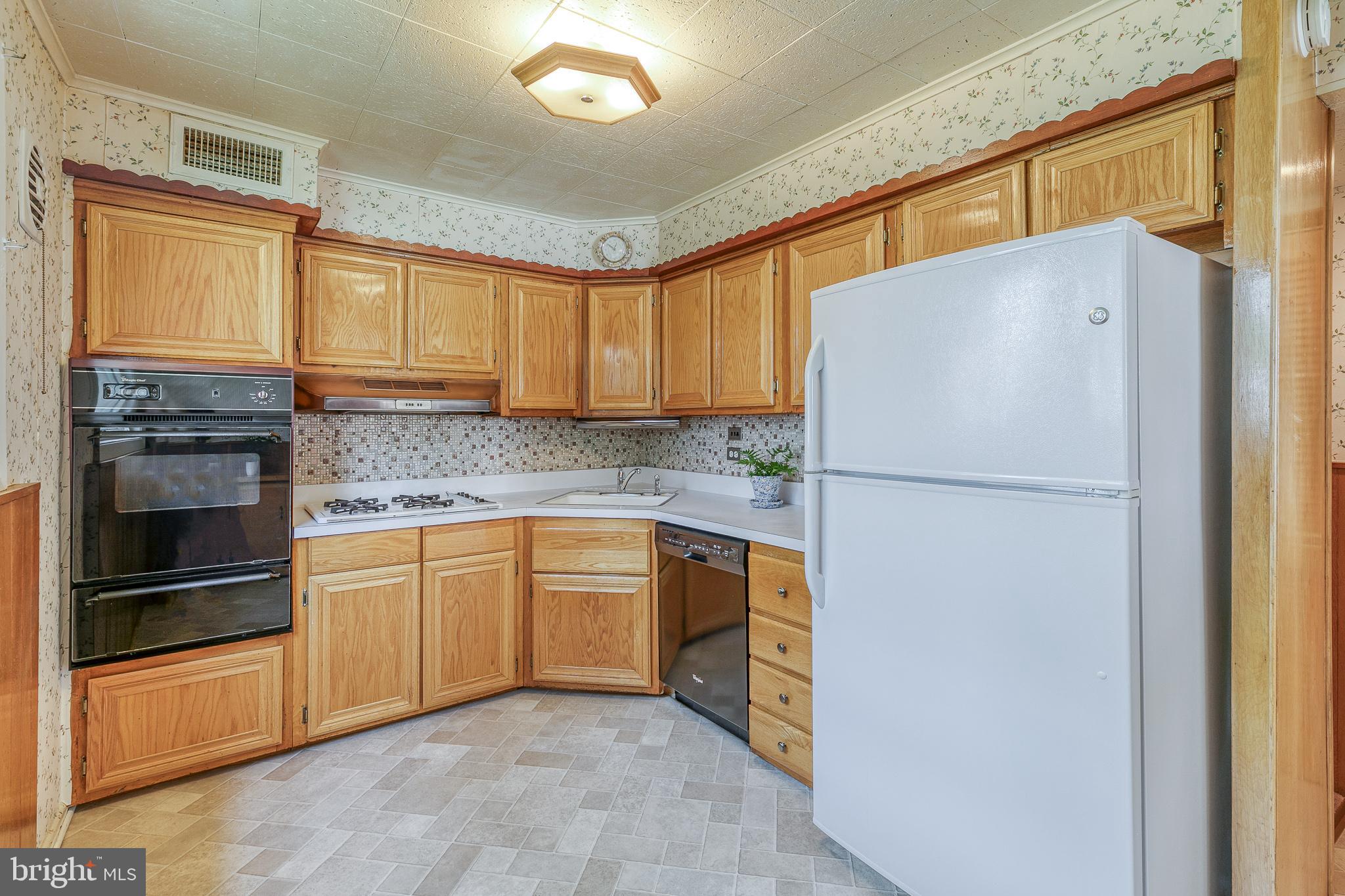 2244 Cambridge Road Broomall, PA 19008 - Photo 15 of 43 Gallery Image 15