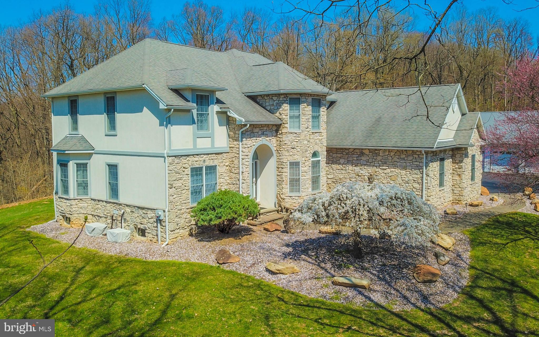 2325 Honeysuckle Road Allentown, PA 18103 - Photo 2 of 44 Gallery Image 2