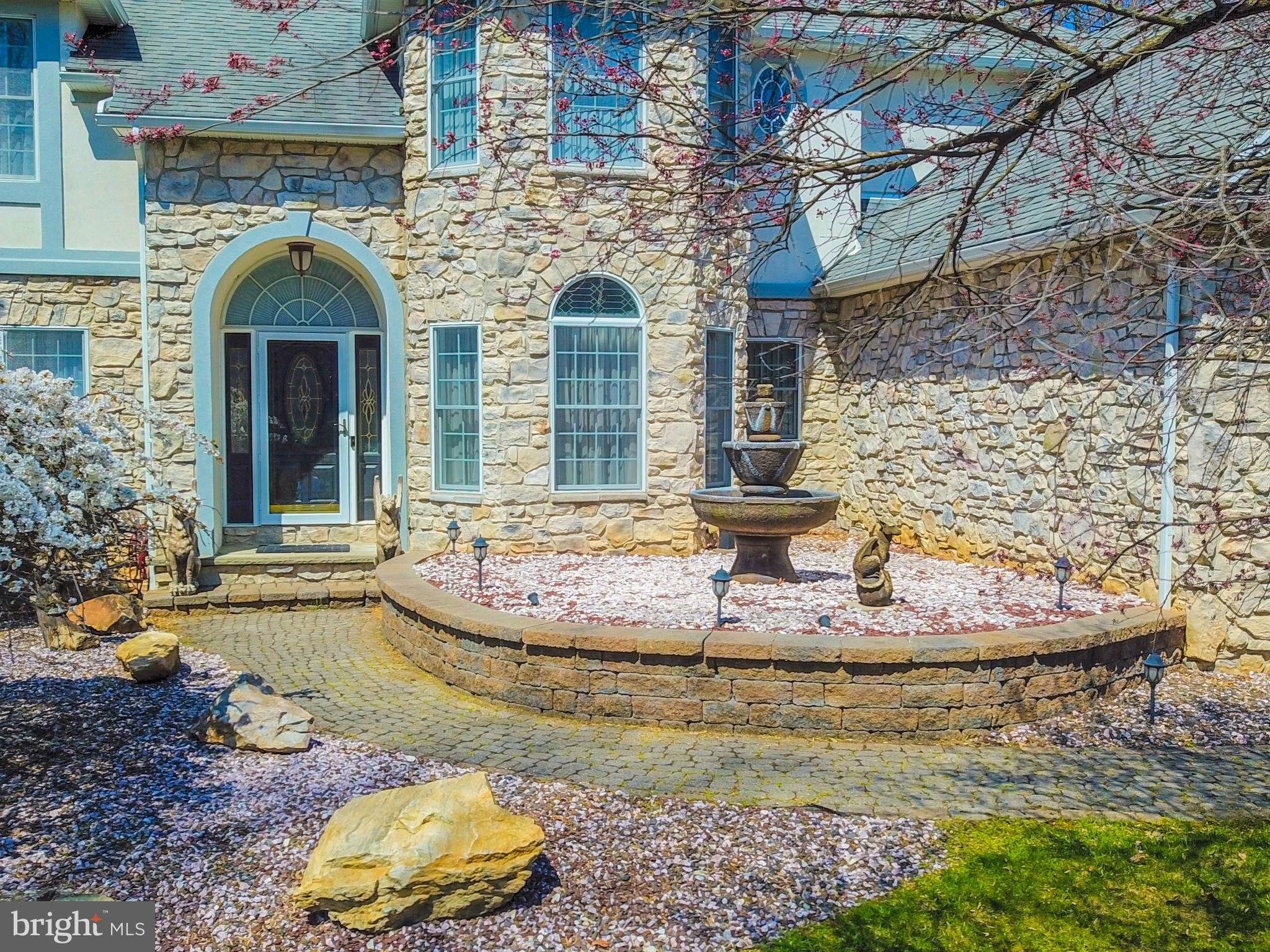 2325 Honeysuckle Road Allentown, PA 18103 - Photo 4 of 44 Gallery Image 4