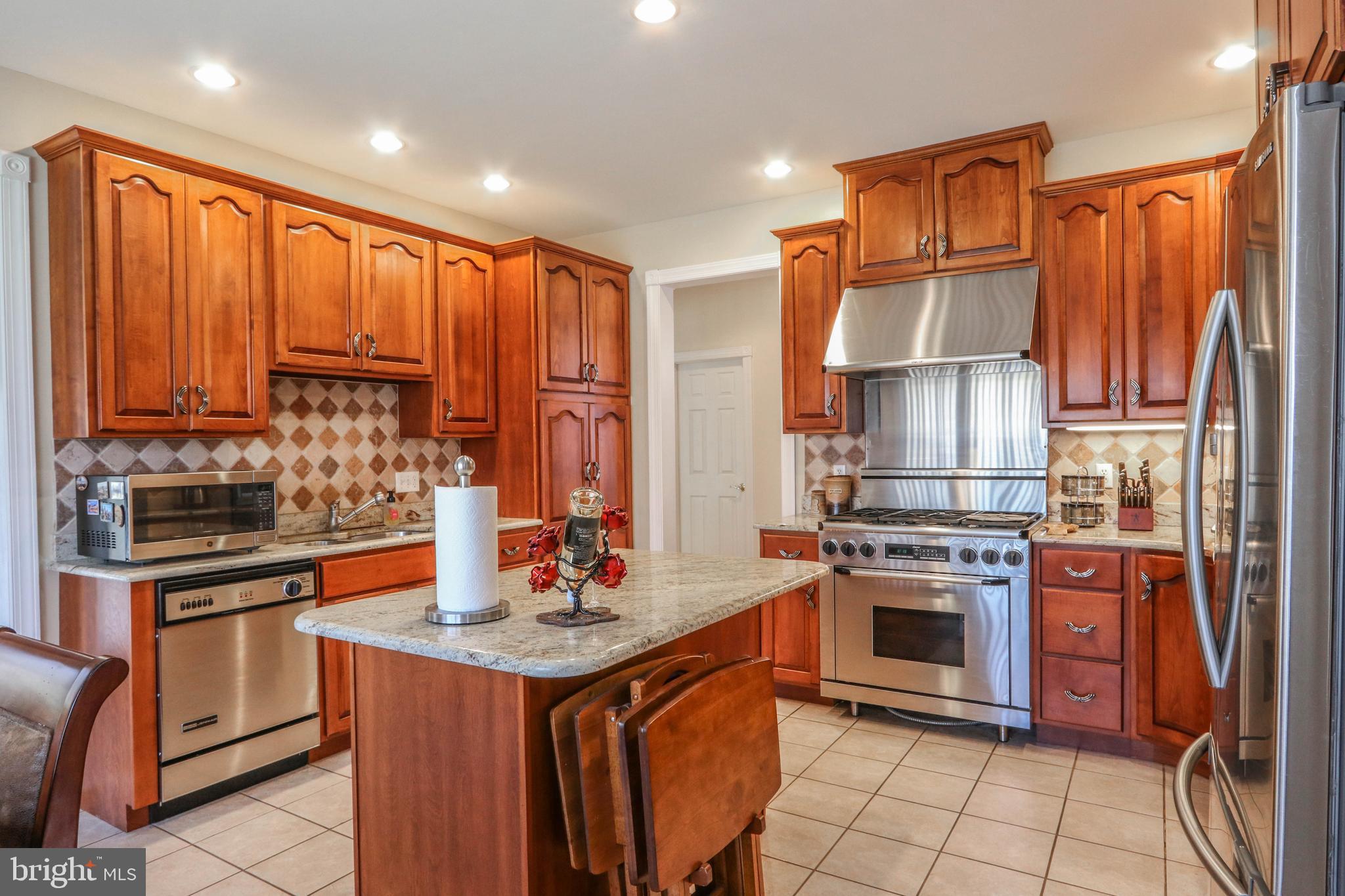 2325 Honeysuckle Road Allentown, PA 18103 - Photo 10 of 44 Gallery Image 10