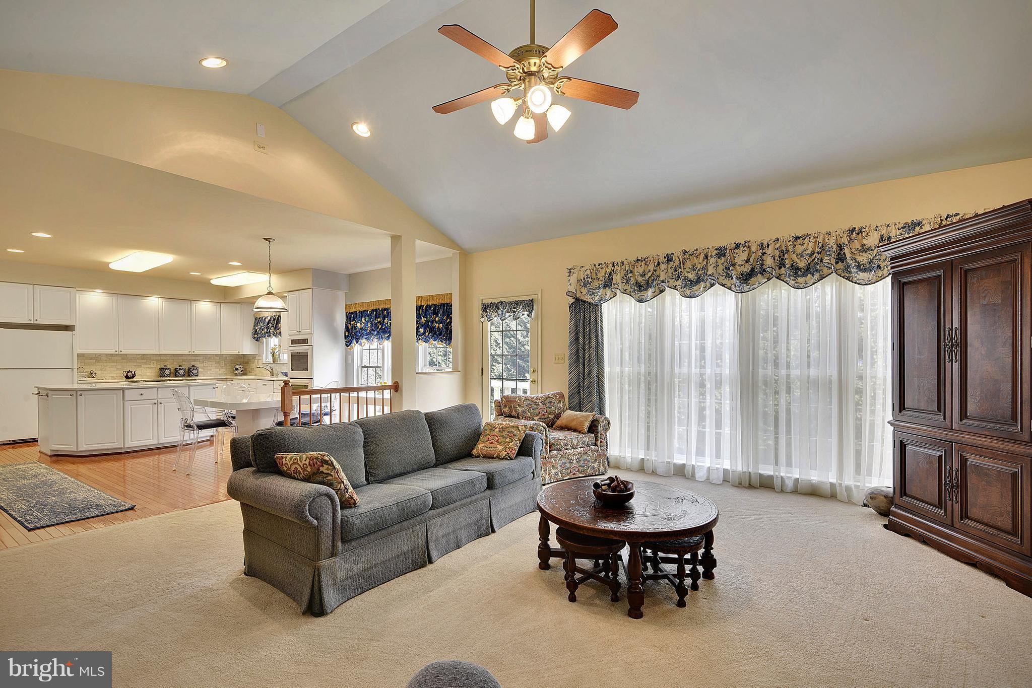 13912 Falconcrest Road Germantown, MD 20874 - Photo 12 of 30 Family Room