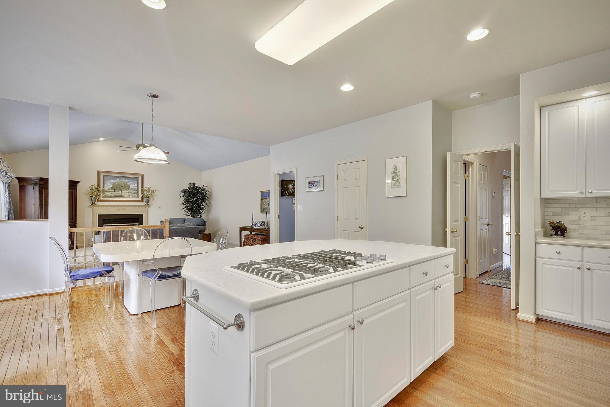 13912 Falconcrest Road Germantown, MD 20874 - Photo 9 of 30 Kitchen