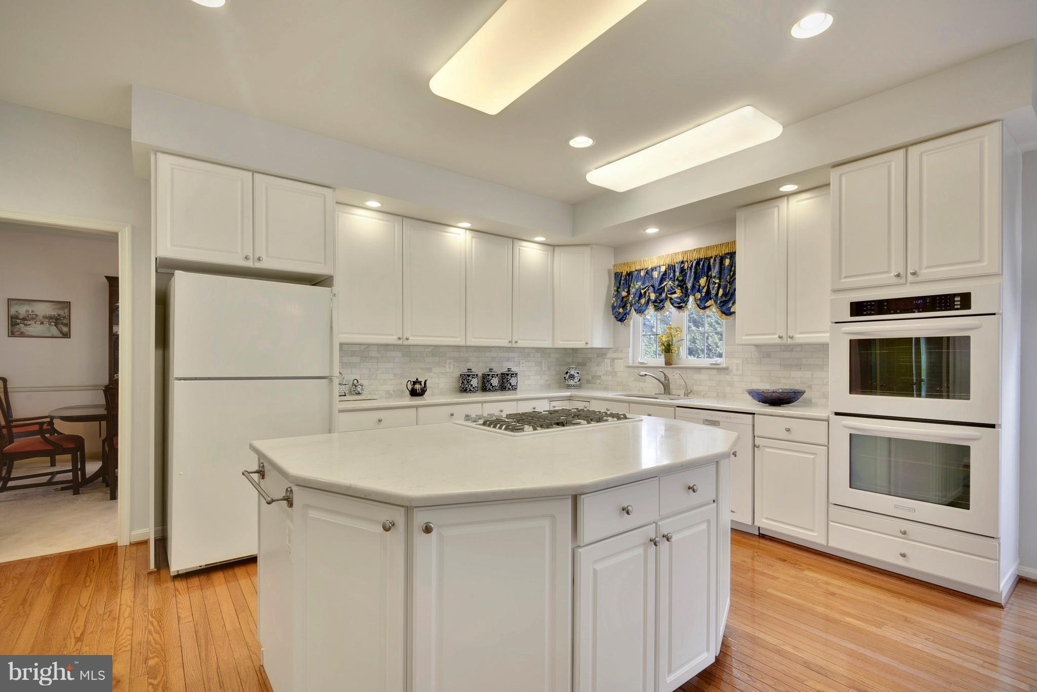 13912 Falconcrest Road Germantown, MD 20874 - Photo 10 of 30 Kitchen
