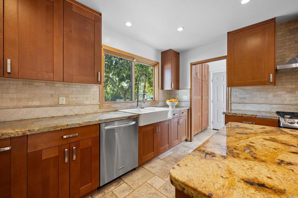 1054 Hermes Avenue Encinitas, CA 92024 - Photo 6 of 37