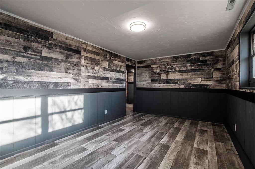 25 Maple Road Greenville, PA 16125 - Photo 13 of 14 a locker room