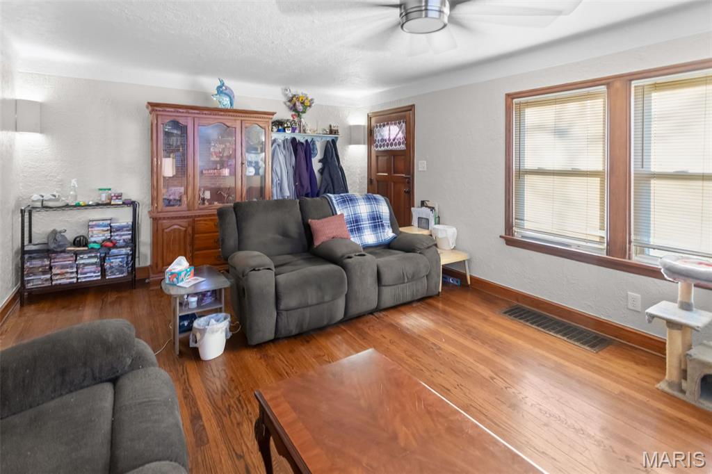 453 George Street Wood River, IL 62095 - Photo 12 of 55