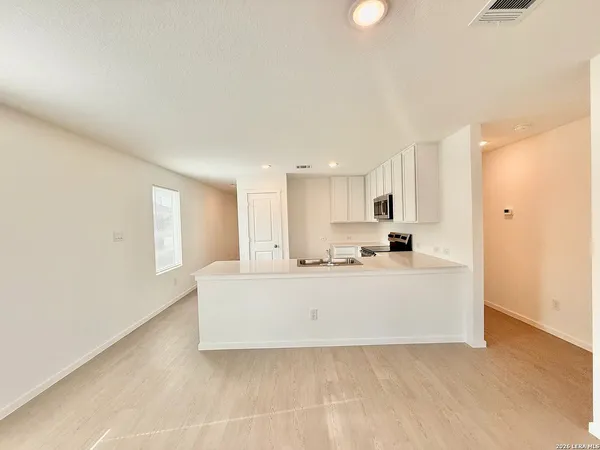 $1,550 | 21042 Sumac Grove, San Antonio, TX 78264