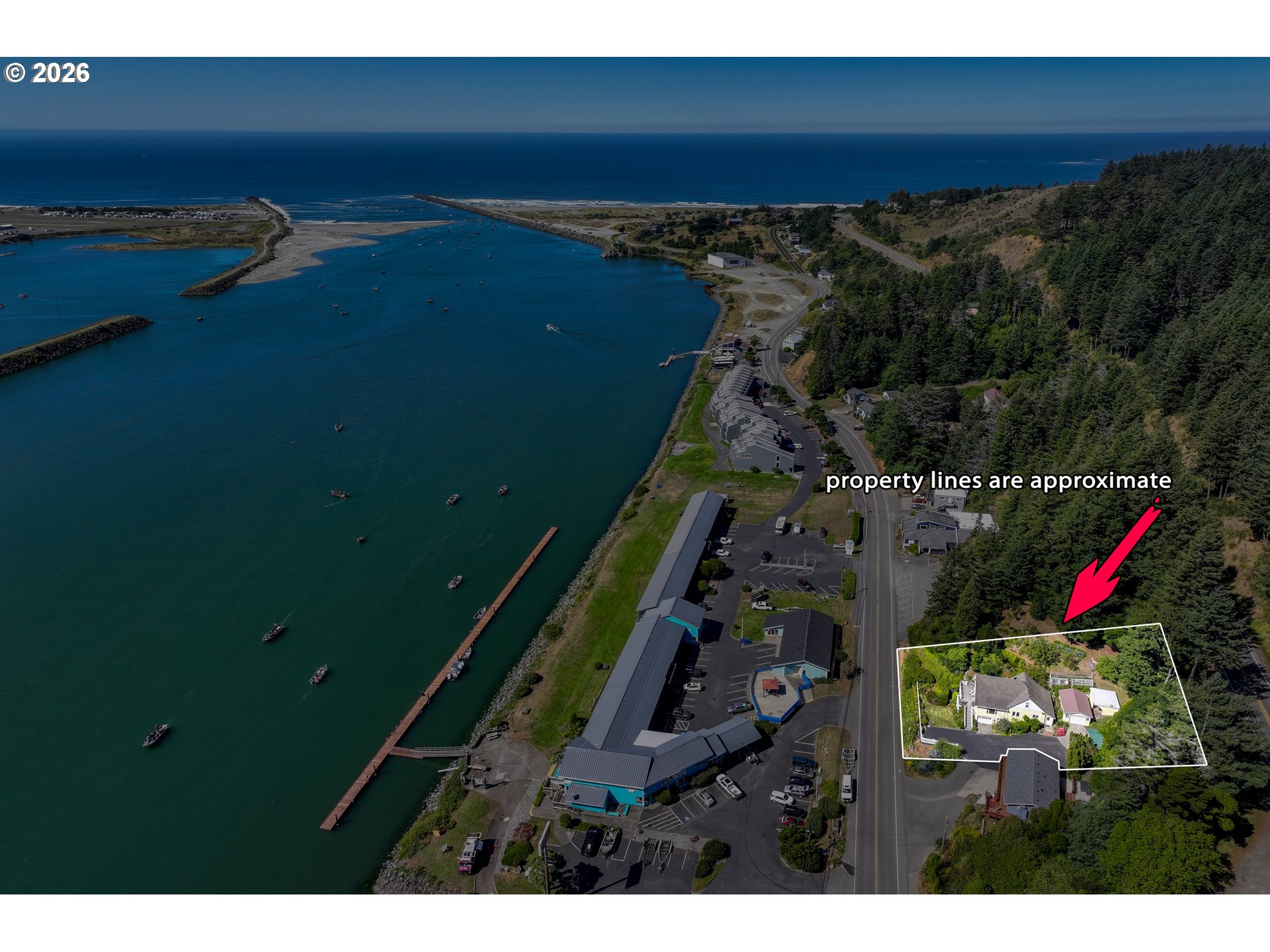 94361 Wedderburn Loop Gold Beach, OR 97444 - Photo 4 of 35 a view of entryway and hall