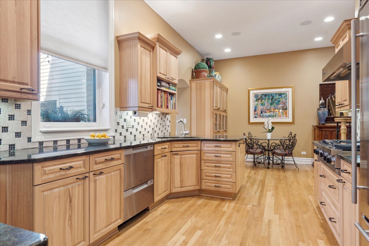 770 Lyster Road Highwood, IL 60040 - Photo 6 of 26
