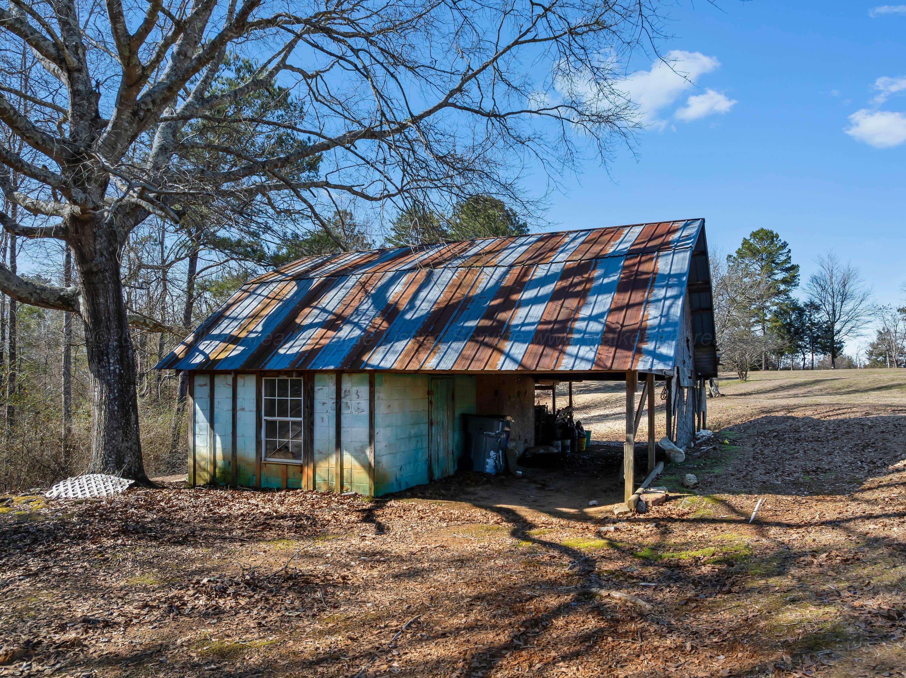 364 Butler Farm Road Nauvoo, AL 35578 - Photo 20 of 21 Barn