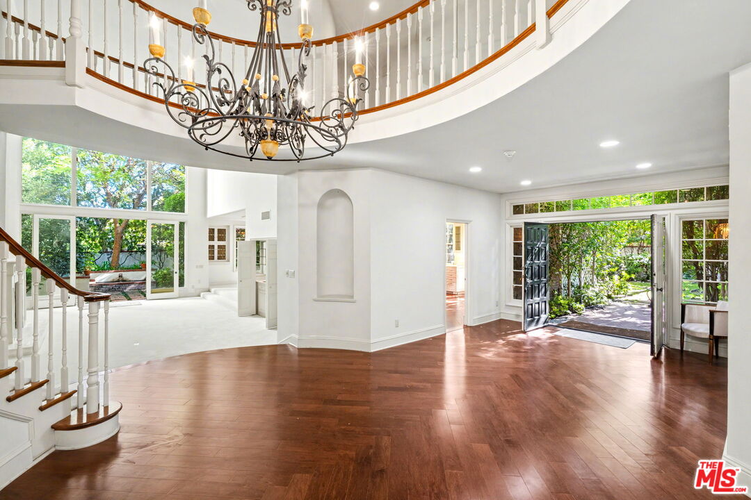 12386 Ridge Circle Los Angeles, CA 90049 - Photo 35 of 65