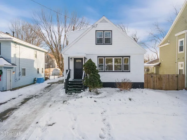 $279,999 | 152 Chiswell Road, Schenectady, NY 12304