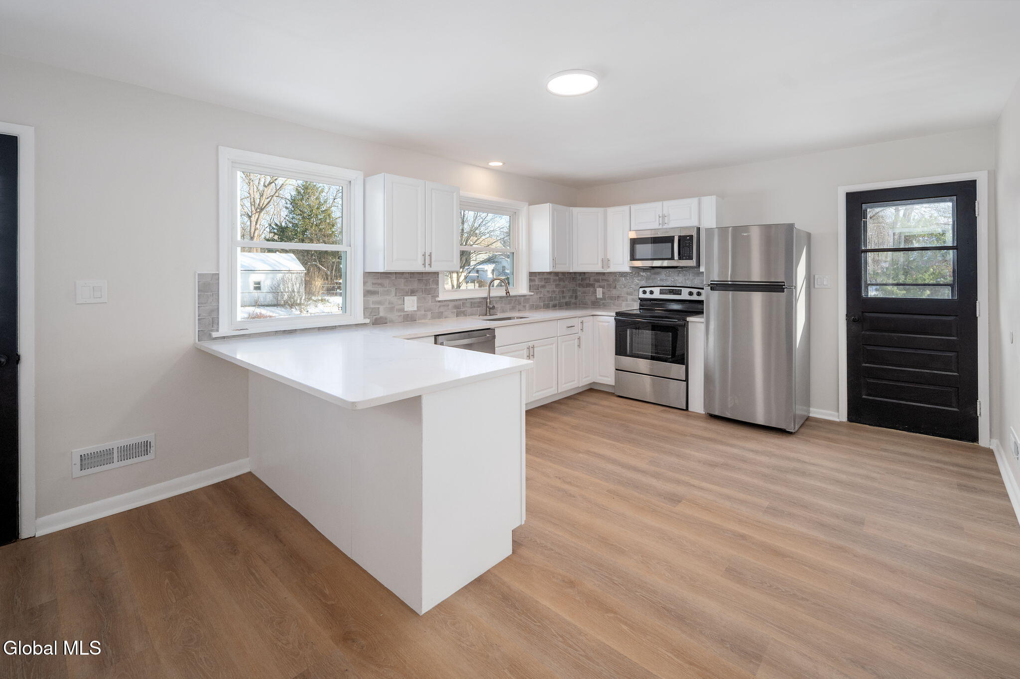 152 Chiswell Road Schenectady, NY 12304 - Photo 11 of 35 12-152ChiswellRd_12