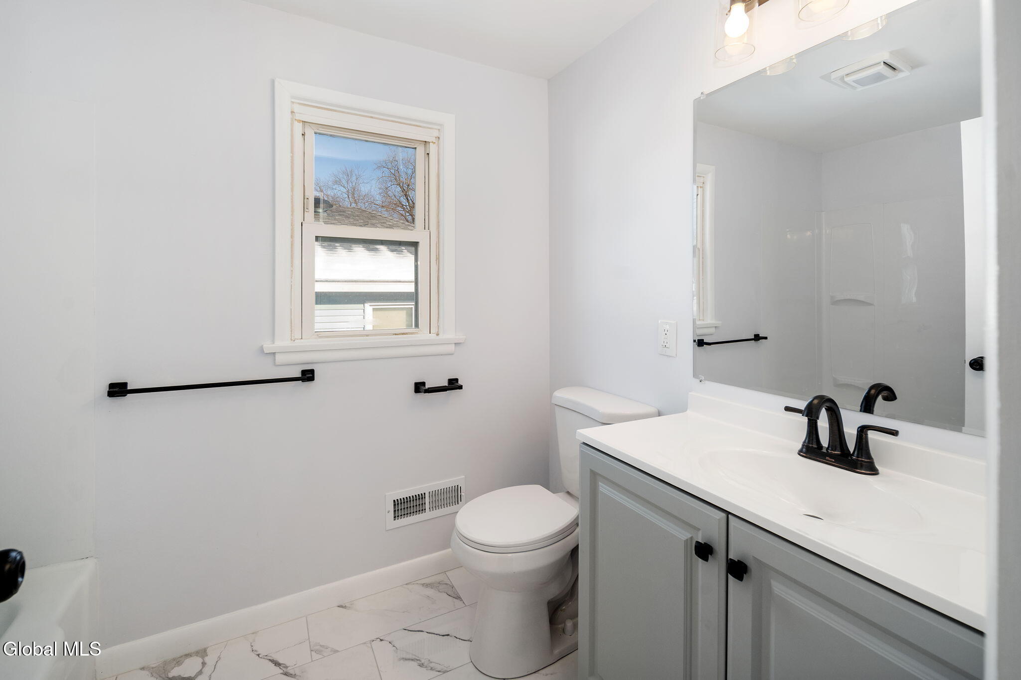 152 Chiswell Road Schenectady, NY 12304 - Photo 16 of 35 24-152ChiswellRd_24