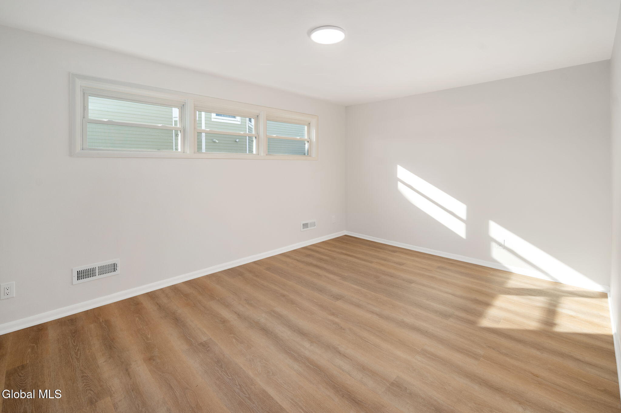 152 Chiswell Road Schenectady, NY 12304 - Photo 23 of 35 19-152ChiswellRd_19