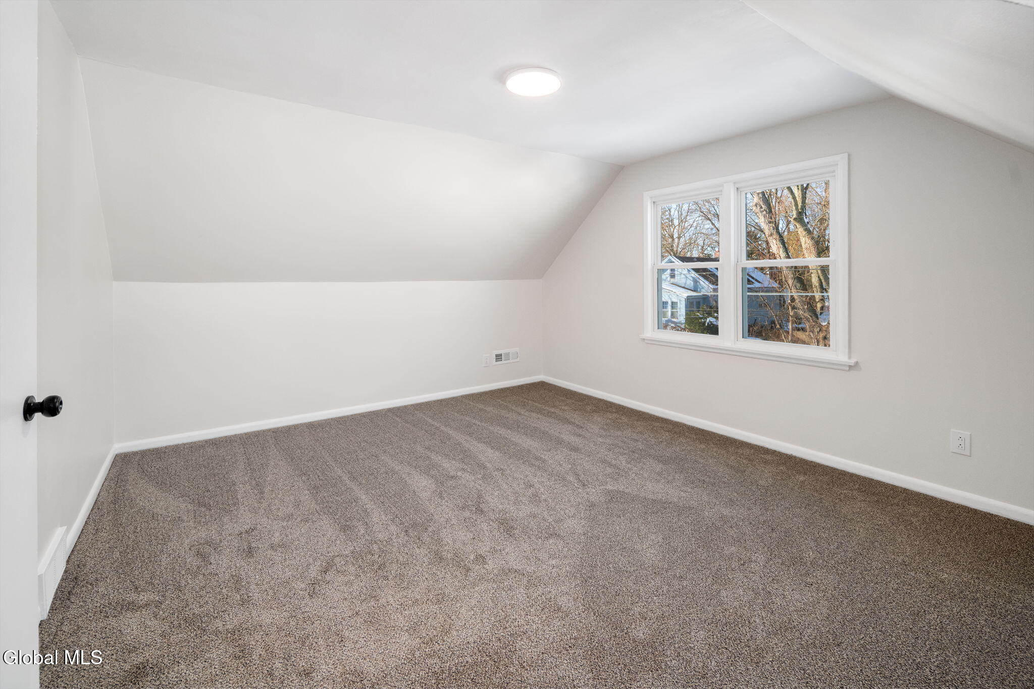 152 Chiswell Road Schenectady, NY 12304 - Photo 26 of 35 22-152ChiswellRd_22