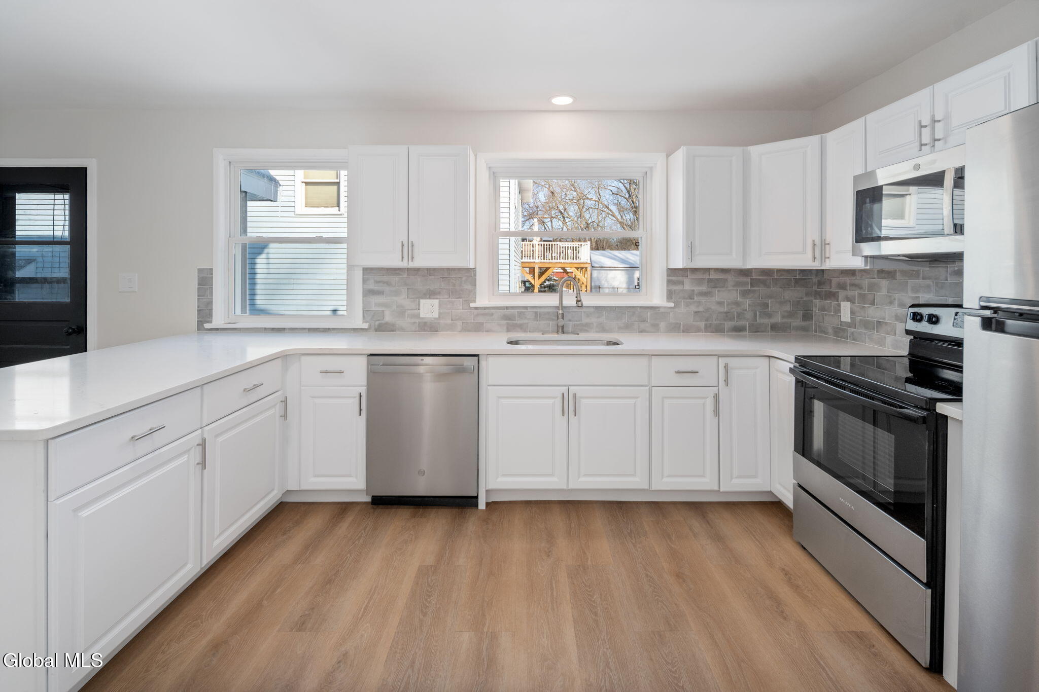 152 Chiswell Road Schenectady, NY 12304 - Photo 9 of 35 13-152ChiswellRd_13