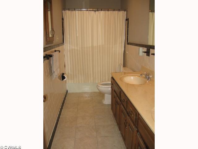 10305 Qualla Road Chesterfield, VA 23832 - Photo 5 of 12 Other - Hall bath