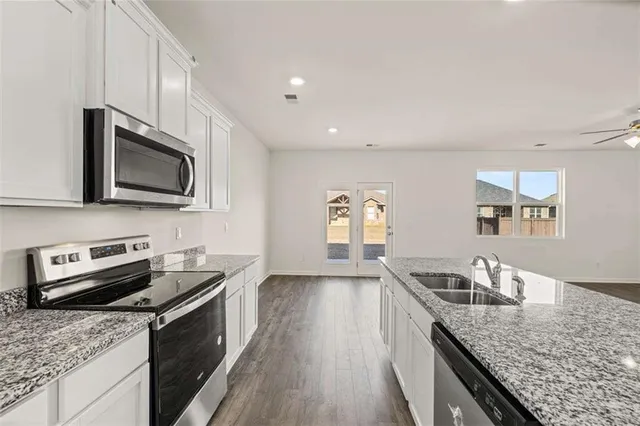 $389,700 | 331 Friendship Oak Way, Hampton, GA 30228