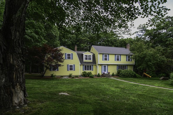 20 Maplewood Road Medfield, MA 02052 - Photo 1 of 30 Gallery Image 1