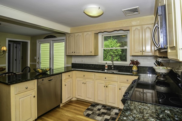20 Maplewood Road Medfield, MA 02052 - Photo 11 of 30 Gallery Image 11