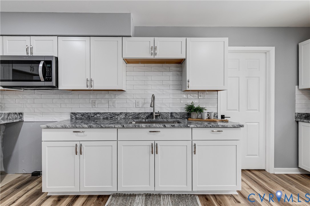7112 Harbourside Court Midlothian, VA 23112 - Photo 20 of 49 a kitchen with white cabinets and appliances