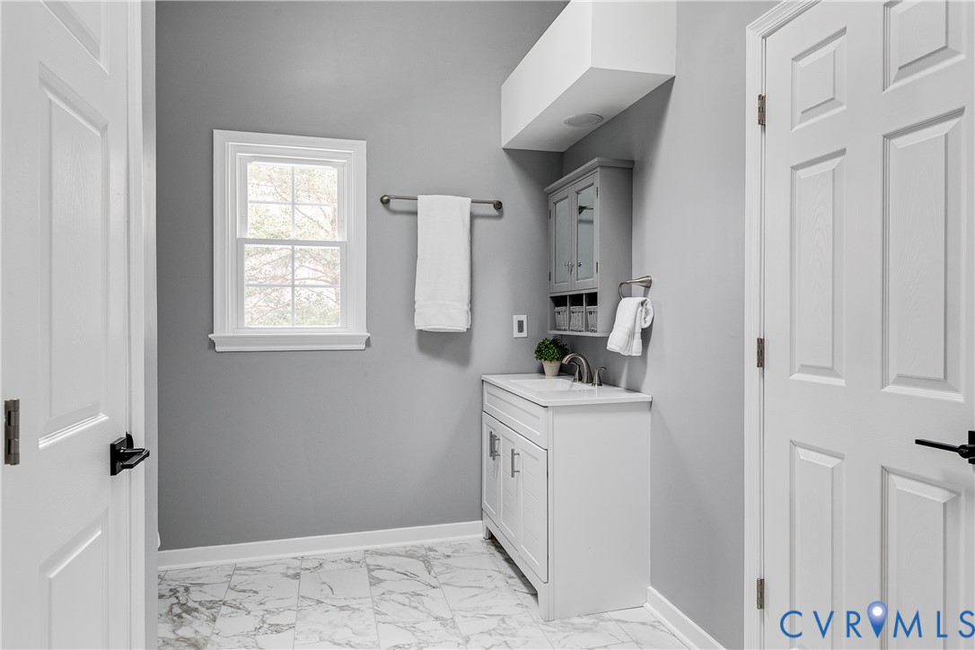 7112 Harbourside Court Midlothian, VA 23112 - Photo 34 of 49 a room with a washer and dryer