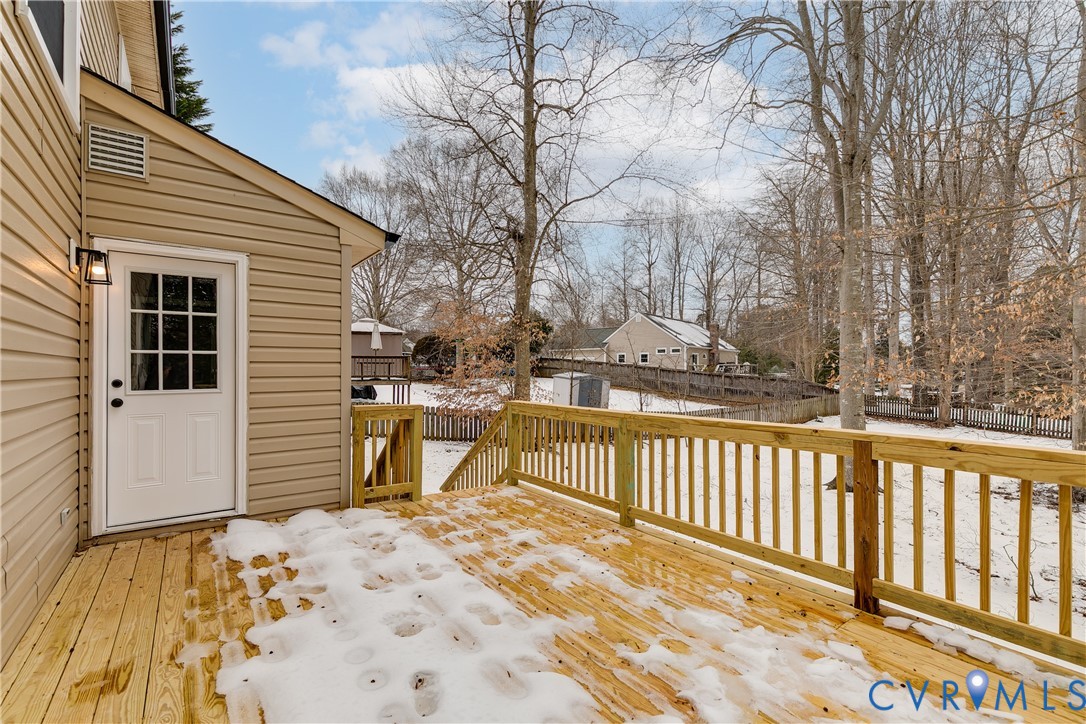 7112 Harbourside Court Midlothian, VA 23112 - Photo 46 of 49 a view of a house with a wooden fence