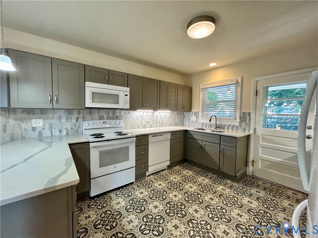 411 Hillcrest Avenue Colonial Heights, VA 23834 - Photo 13 of 33 a kitchen with a sink stove and cabinets