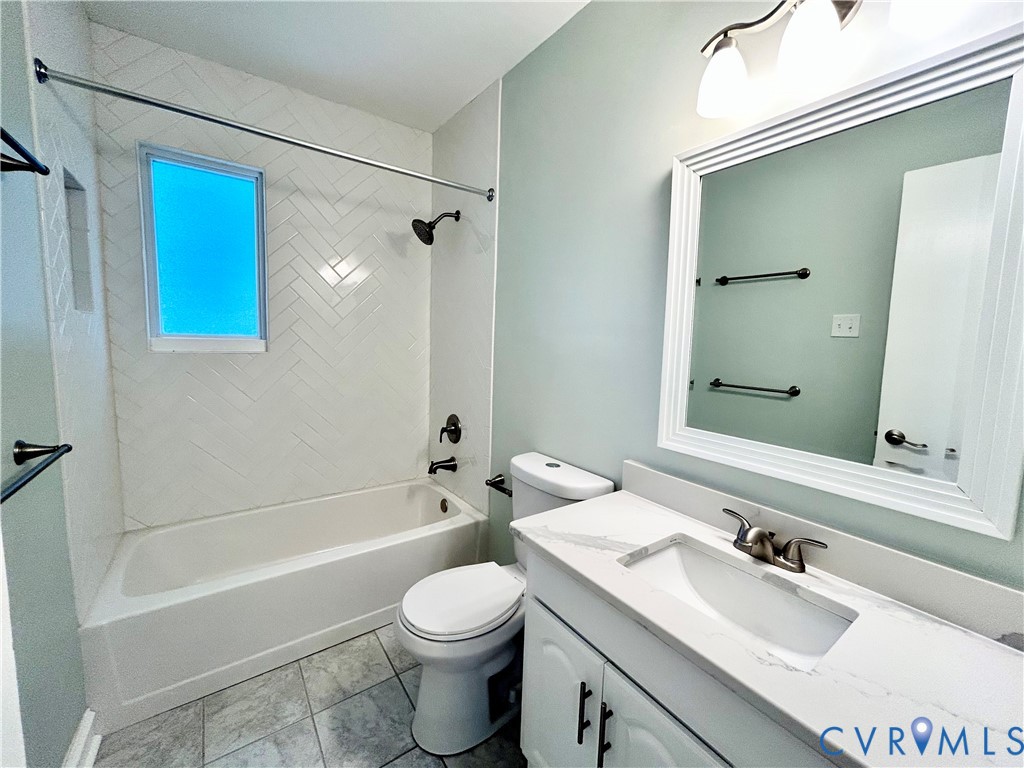 411 Hillcrest Avenue Colonial Heights, VA 23834 - Photo 14 of 33 a bathroom with a sink a toilet and a bathtub
