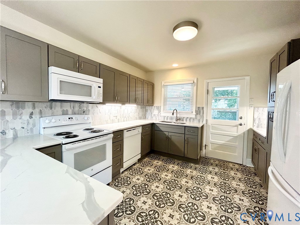 411 Hillcrest Avenue Colonial Heights, VA 23834 - Photo 15 of 33 a kitchen with a sink cabinets and stainless steel appliances