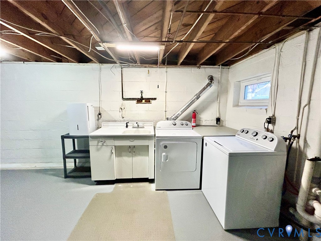 411 Hillcrest Avenue Colonial Heights, VA 23834 - Photo 31 of 33 a utility room with dryer and washer