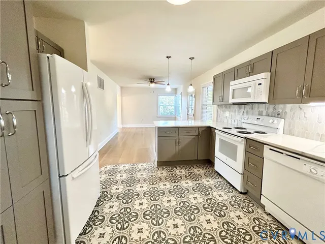 $1,775 | 411 Hillcrest Avenue, Colonial Heights, VA 23834