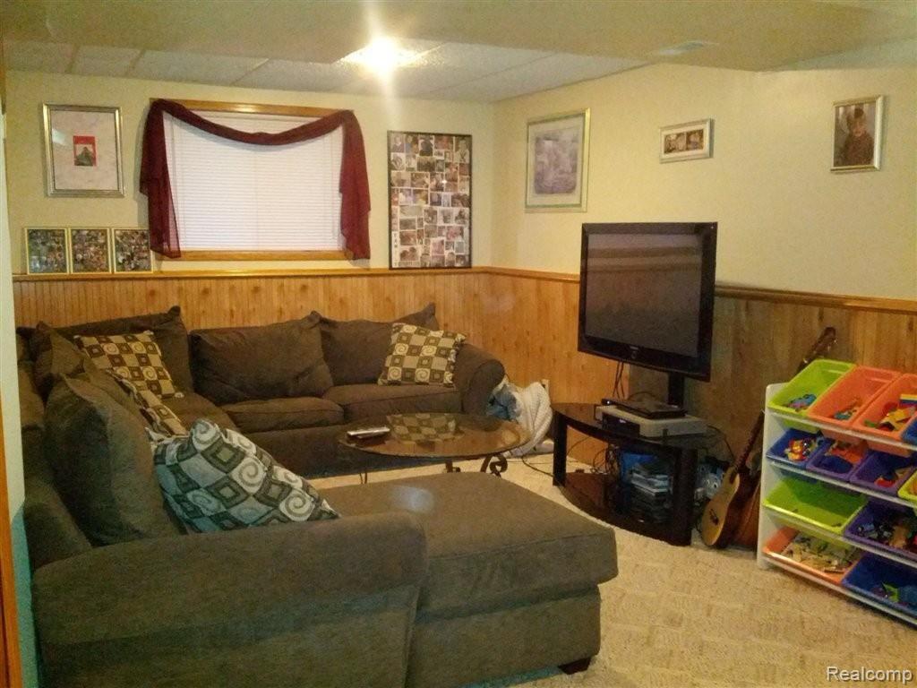 124 Haystack Drive Linden, MI 48451 - Photo 7 of 9 Living Room.jpg