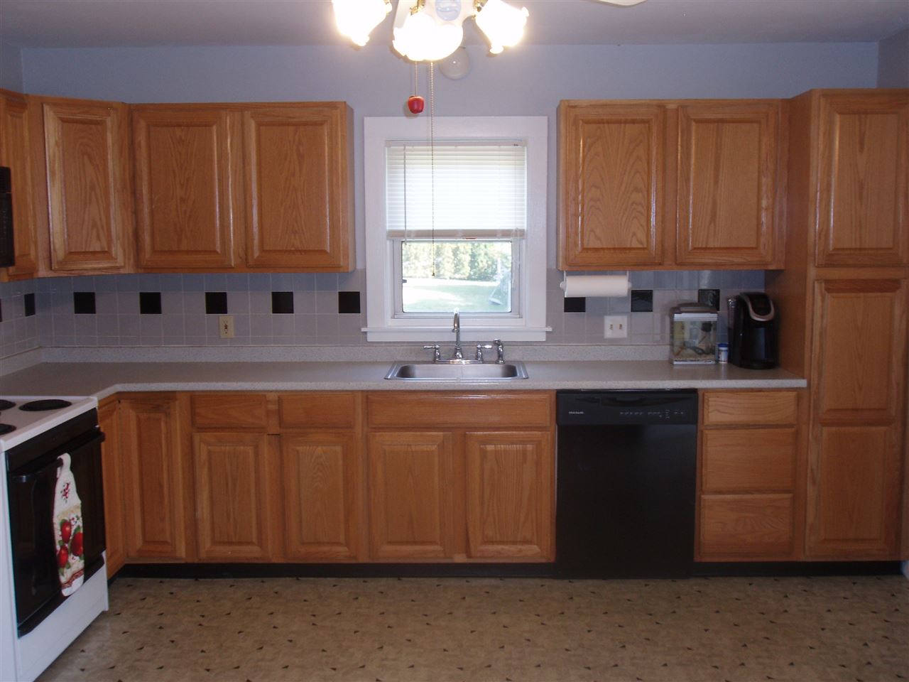 161 Calef Road Manchester, NH 03103 - Photo 3 of 28 Gallery Image 3