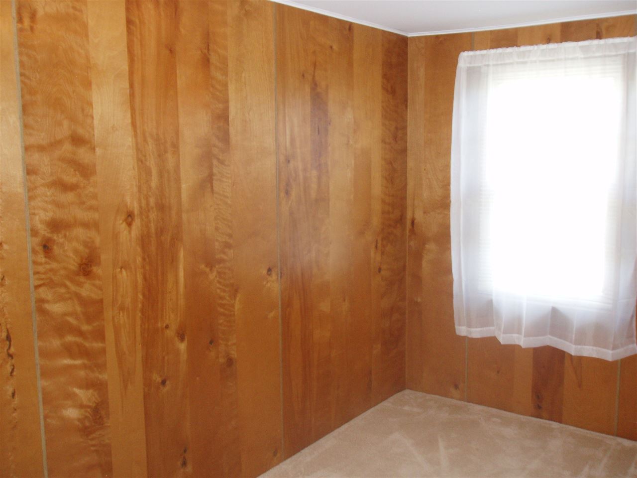 161 Calef Road Manchester, NH 03103 - Photo 7 of 28 Gallery Image 7