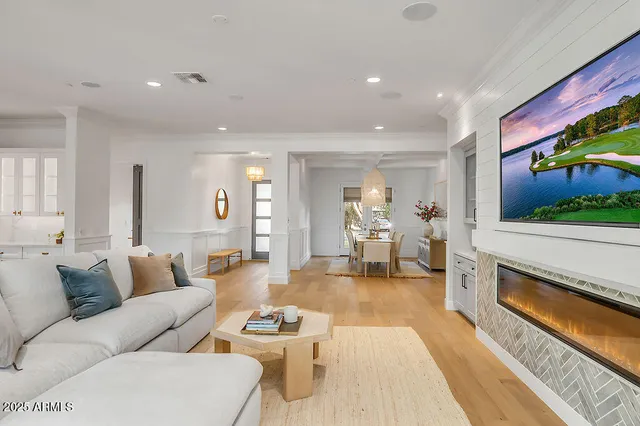 $3,365,000 | 3924 East Roma Avenue, Phoenix, AZ 85018