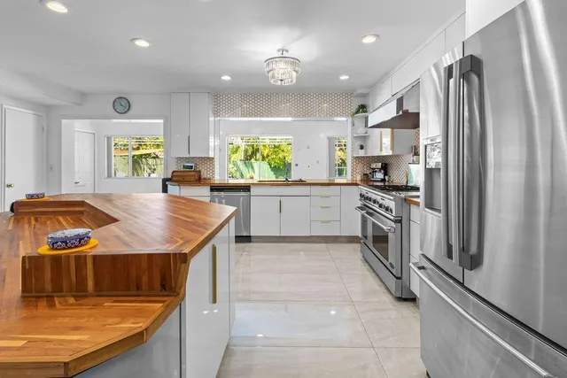 $2,775,000 | 19885 Northeast 22nd Avenue, Miami, FL 33180