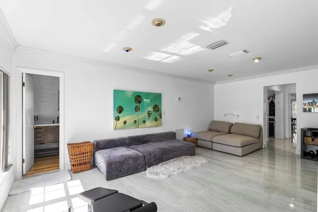 $2,775,000 | 19885 Northeast 22nd Avenue, Miami, FL 33180