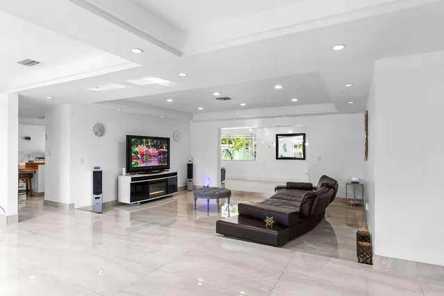 $2,775,000 | 19885 Northeast 22nd Avenue, Miami, FL 33180