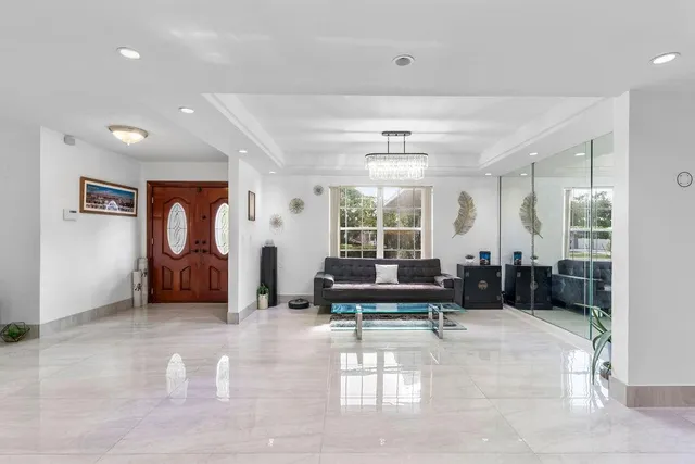 $2,775,000 | 19885 Northeast 22nd Avenue, Miami, FL 33180