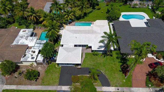 $2,775,000 | 19885 Northeast 22nd Avenue, Miami, FL 33180