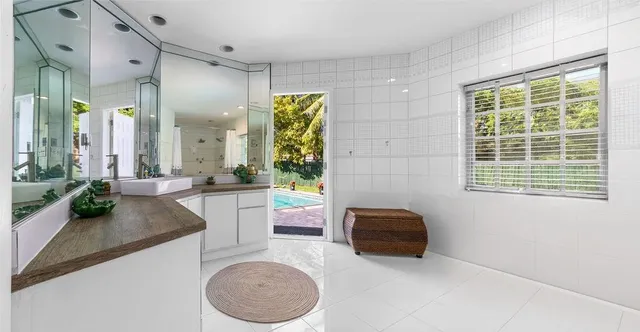 $2,775,000 | 19885 Northeast 22nd Avenue, Miami, FL 33180