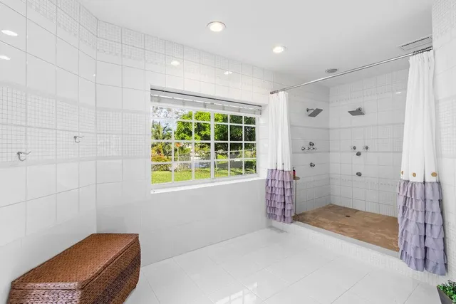 $2,775,000 | 19885 Northeast 22nd Avenue, Miami, FL 33180