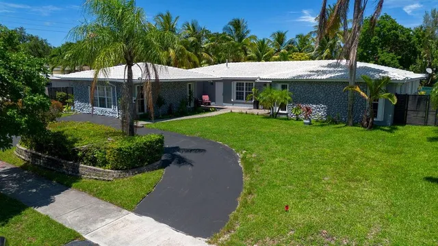 $2,775,000 | 19885 Northeast 22nd Avenue, Miami, FL 33180